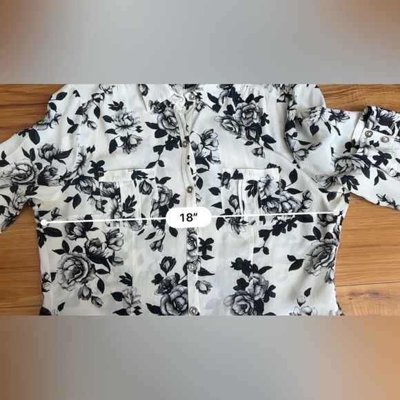 White House Black Market Black and White Floral Button Down Shirt - Picture 8 of 9